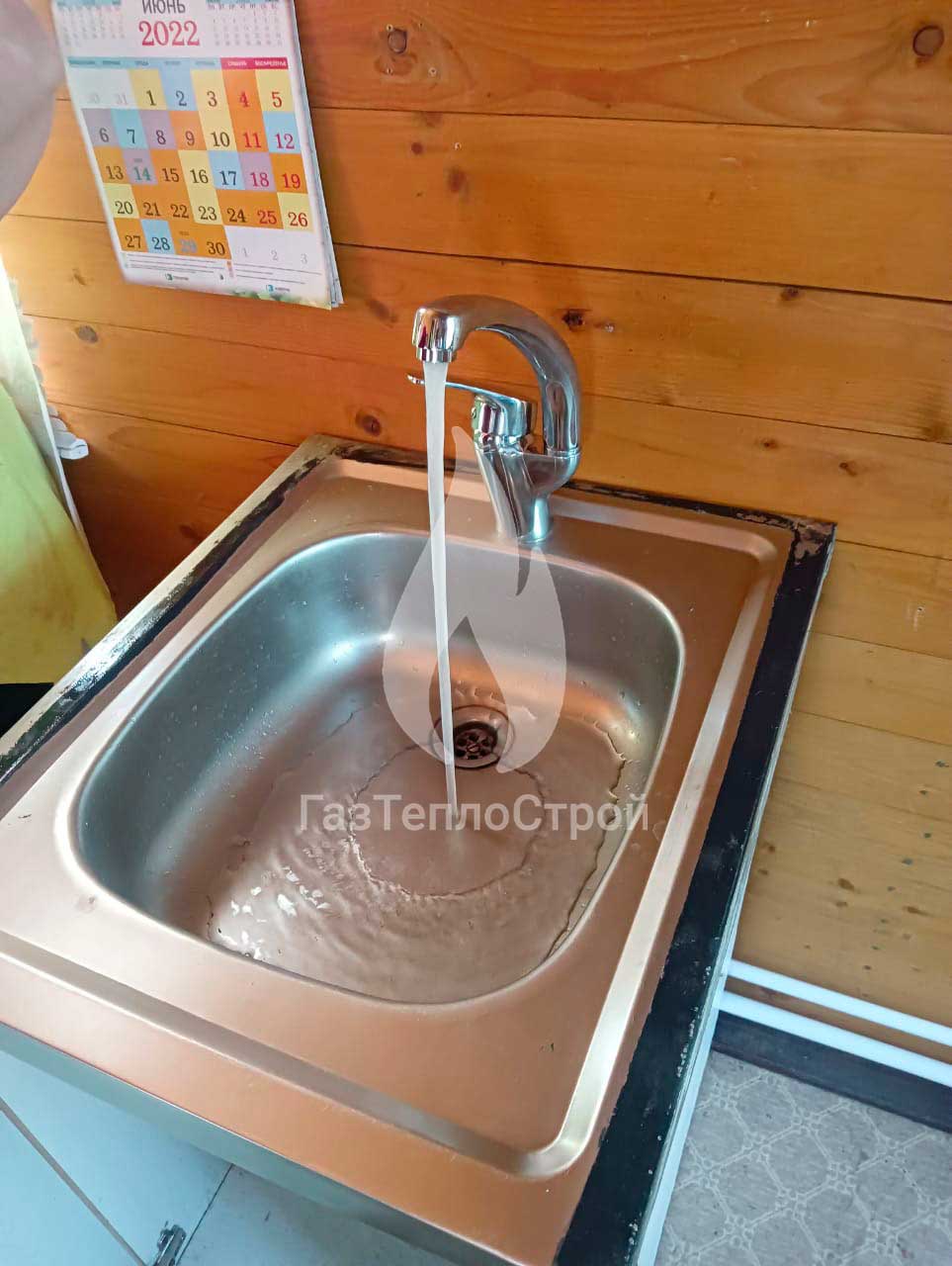 Изображение слива воды из крана